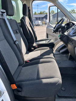 Förarhytt med tre sittplatser